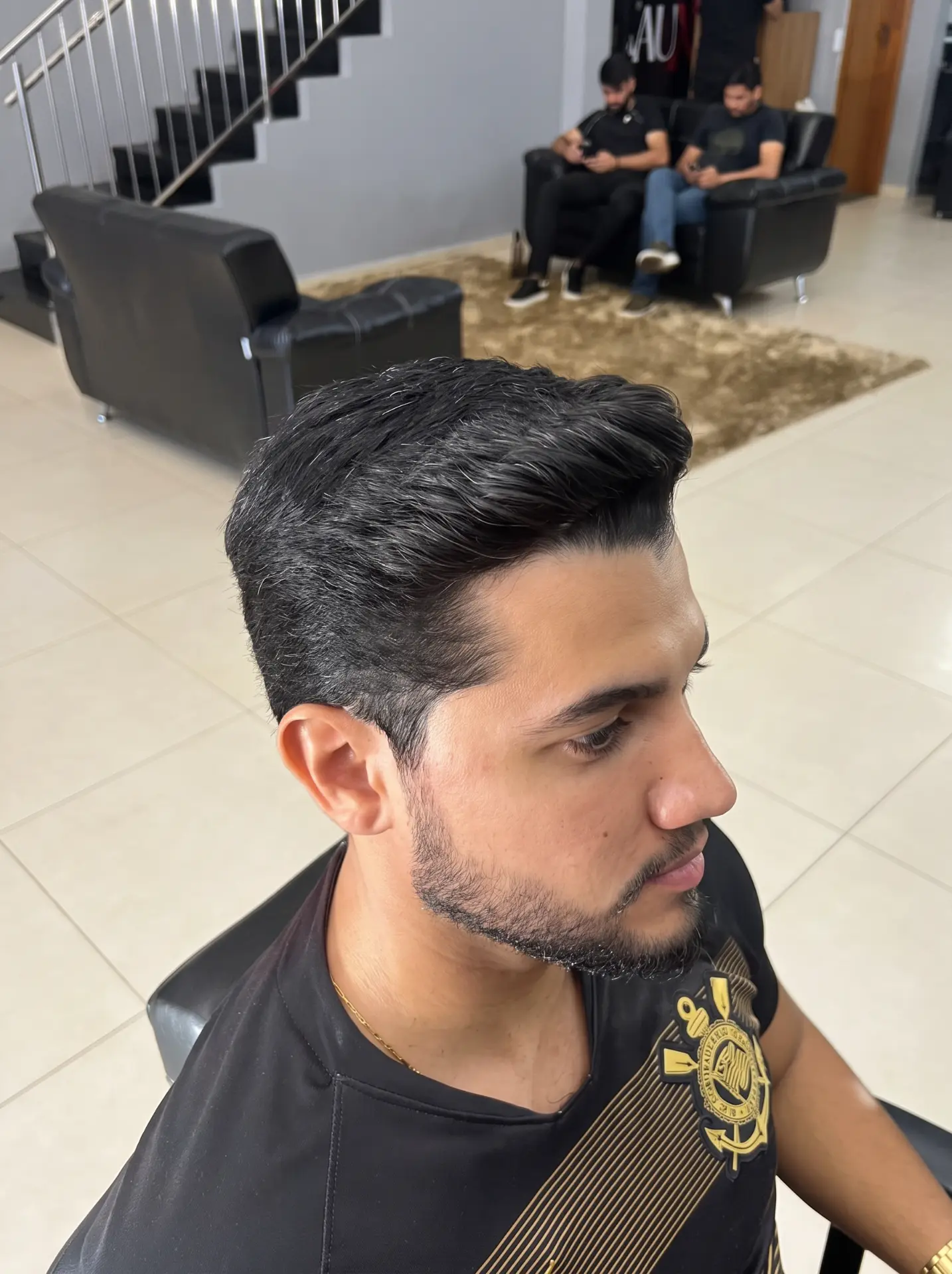 Corte social finalizado por barbeiro da AUX Barbearia